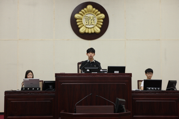 '대덕초등학교 5,6학년 학생 안성시의회 방문' 게시글의 사진(4)