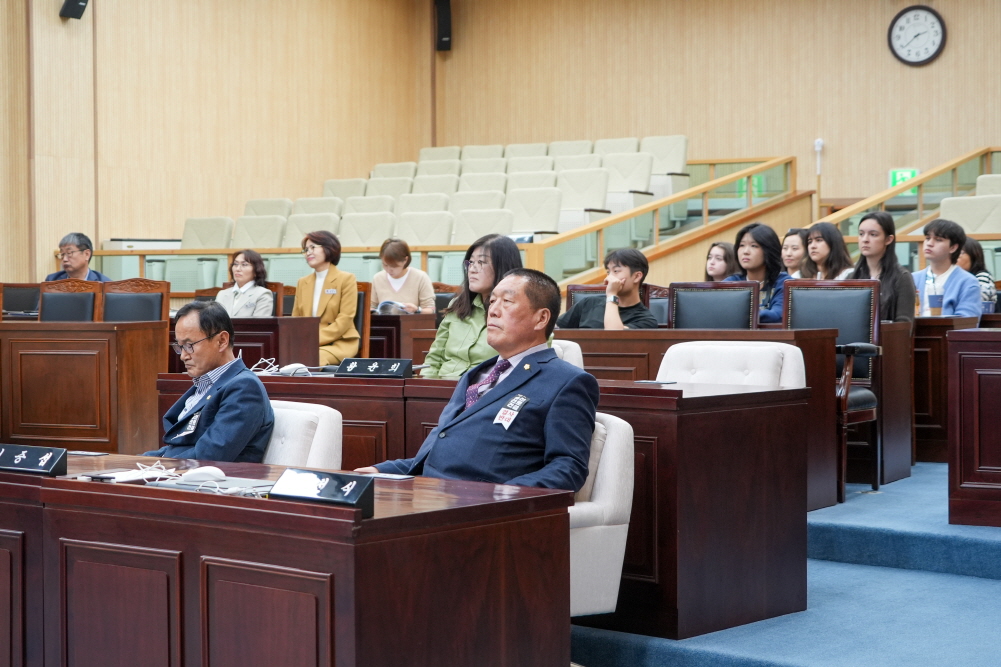 '2025년 브레아시 청소년 방문단 안성시의회 견학' 게시글의 사진(9)