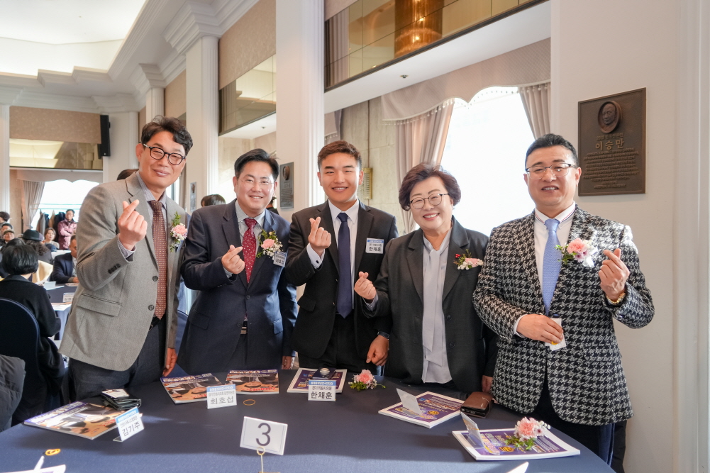 '제11회 올해를 빛낸 한국인 대상 시상식' 게시글의 사진(5)