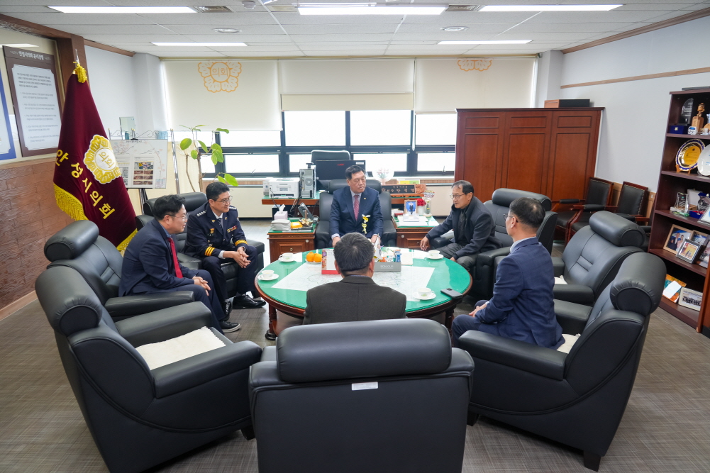 '안성경찰서장 의회방문' 게시글의 사진(5)