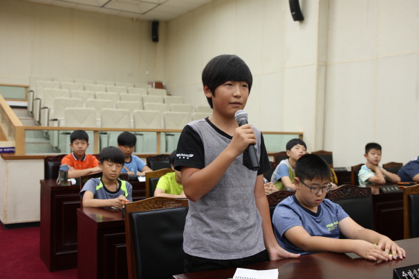 '대덕초등학교 5,6학년 학생 안성시의회 방문' 게시글의 사진(10)