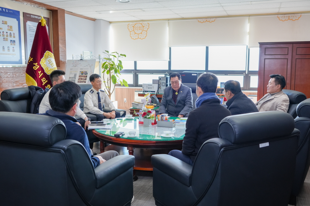 '신임 안성소방서장 의회 방문' 게시글의 사진(3)