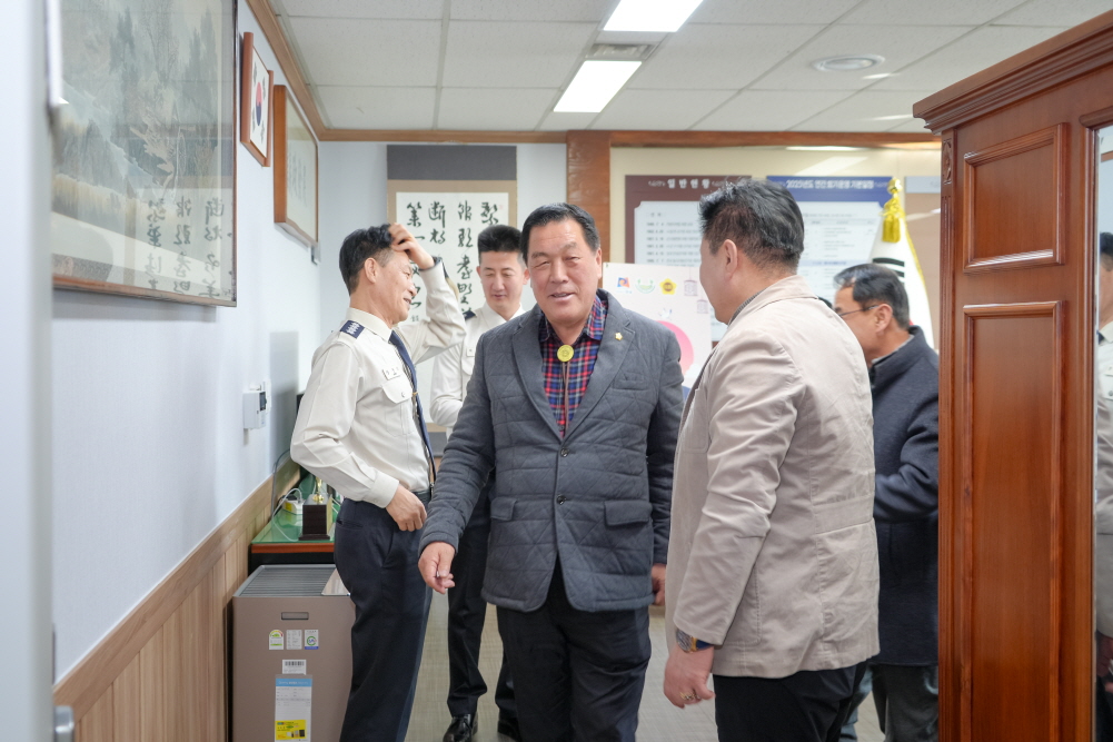 '신임 안성소방서장 의회 방문' 게시글의 사진(15)