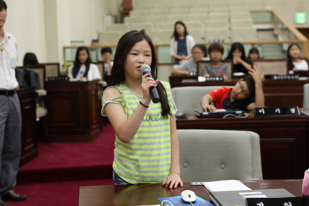 '대덕초등학교 5,6학년 학생 안성시의회 방문' 게시글의 사진(7)