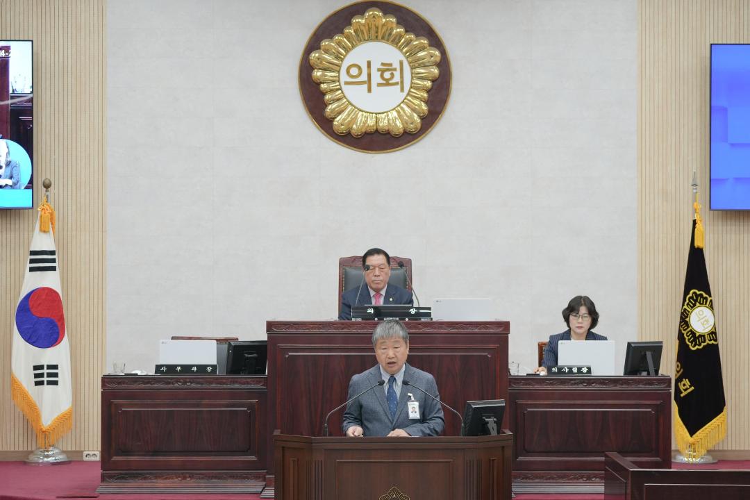 '제239회 안성시의회 임시회 1차 본회의' 게시글의 사진(4)
