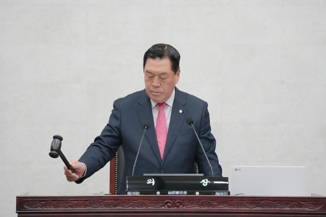 '제239회 안성시의회 임시회 1차 본회의' 게시글의 사진(3)