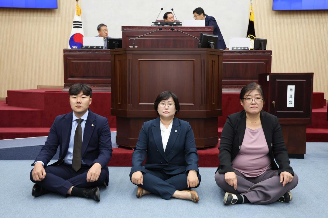 '제224회 안성시의회 제1차 정례회 제3차 본회의' 게시글의 사진(24) '제224회 안성시의회 제1차 정례회 제3차 본회의' 게시글의 사진(24)