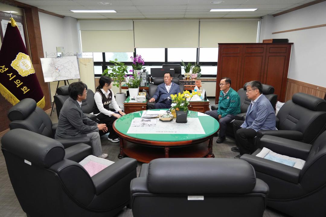 '김효성 한국고등학교 검도상비군 안성시의회 방문' 게시글의 사진(2) '김효성 한국고등학교 검도상비군 안성시의회 방문' 게시글의 사진(2)