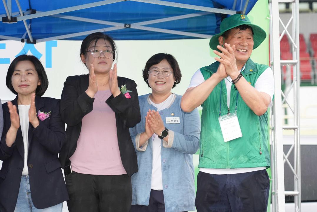 '2024 안성시새마을지도자 한마음 체육대회' 게시글의 사진(15) '2024 안성시새마을지도자 한마음 체육대회' 게시글의 사진(15)