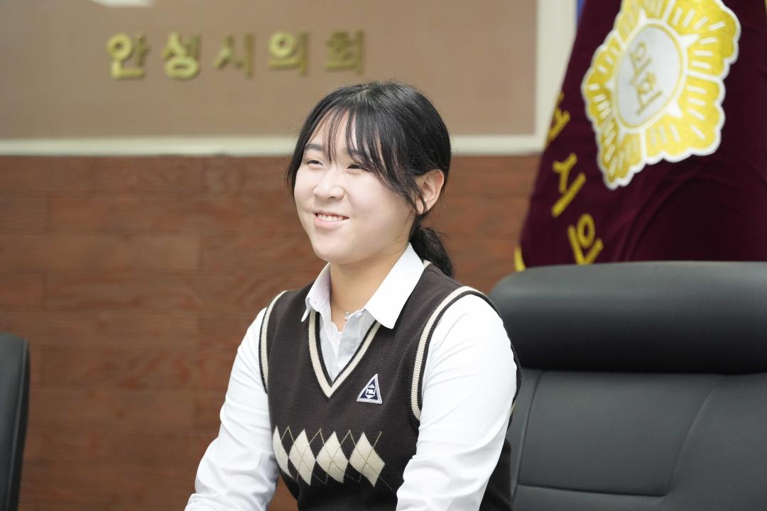 '김효성 한국고등학교 검도상비군 안성시의회 방문' 게시글의 사진(13) '김효성 한국고등학교 검도상비군 안성시의회 방문' 게시글의 사진(13)