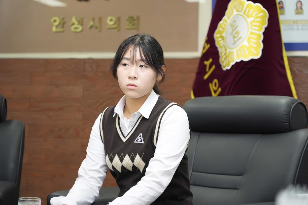 '김효성 한국고등학교 검도상비군 안성시의회 방문' 게시글의 사진(12) '김효성 한국고등학교 검도상비군 안성시의회 방문' 게시글의 사진(12)