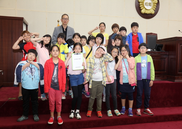 '백성초등학교 4학년 1,2반 열의의회 개최' 게시글의 사진(9)