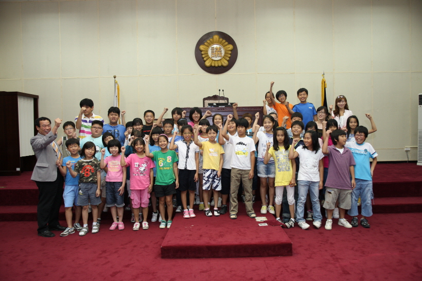 '미양면 보체초등학교 안성시의회 견학' 게시글의 사진(1)