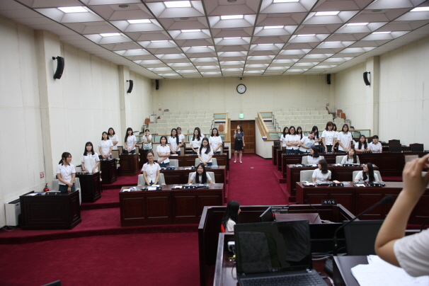 '안성여자고등학교 학생 34명 안성시의회 방문' 게시글의 사진(6)