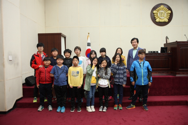 '미양 개정초등학교 3,5,6학년 안성시의회 방문 ' 게시글의 사진(2)