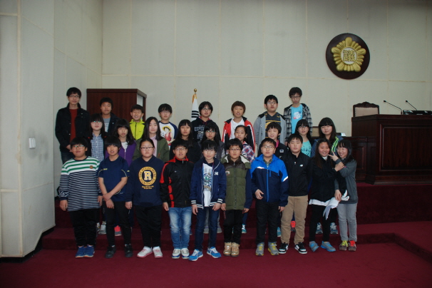 '내혜홀초등학교 6학년 학생 안성시의회 방문 ' 게시글의 사진(7)