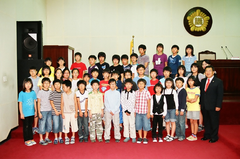 '공도읍 양진초등학교 안성시의회 견학' 게시글의 사진(1)