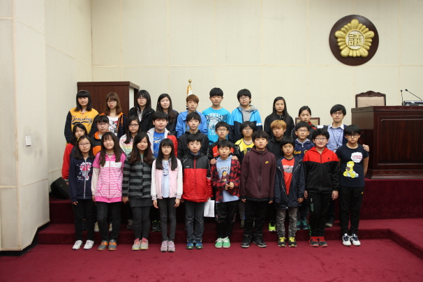 '내혜홀초등학교 6학년 학생 안성시의회 방문 ' 게시글의 사진(5)