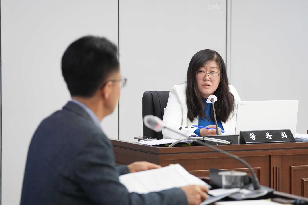 '제223회 안성시의회 임시회 제1차 조례등심사특별위원회' 게시글의 사진(30) '제223회 안성시의회 임시회 제1차 조례등심사특별위원회' 게시글의 사진(30)