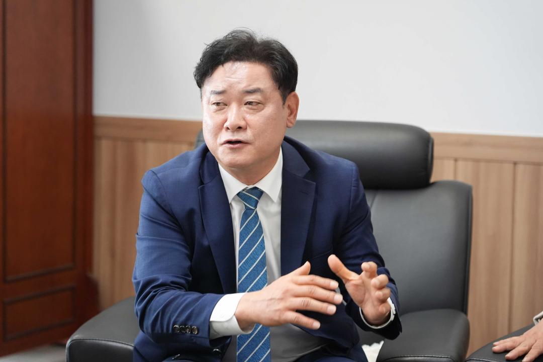 '제22대 국회의원 윤종군 당선인 안성시의회 방문' 게시글의 사진(8)