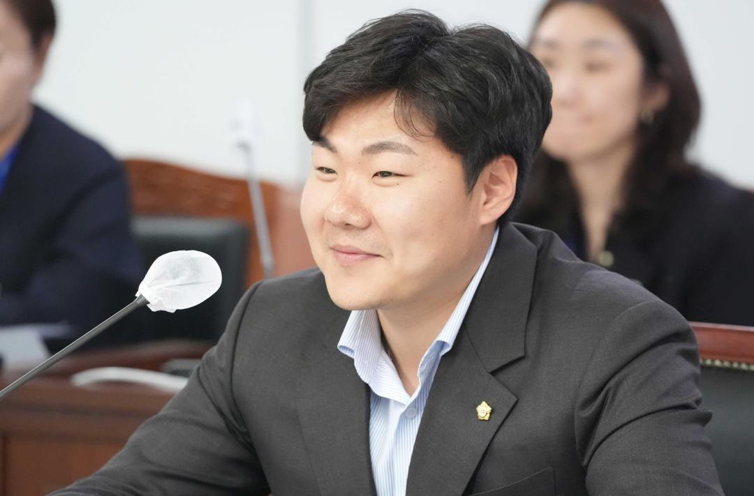 '제223회 안성시의회 임시회 제1차 조례등심사특별위원회' 게시글의 사진(27) '제223회 안성시의회 임시회 제1차 조례등심사특별위원회' 게시글의 사진(27)