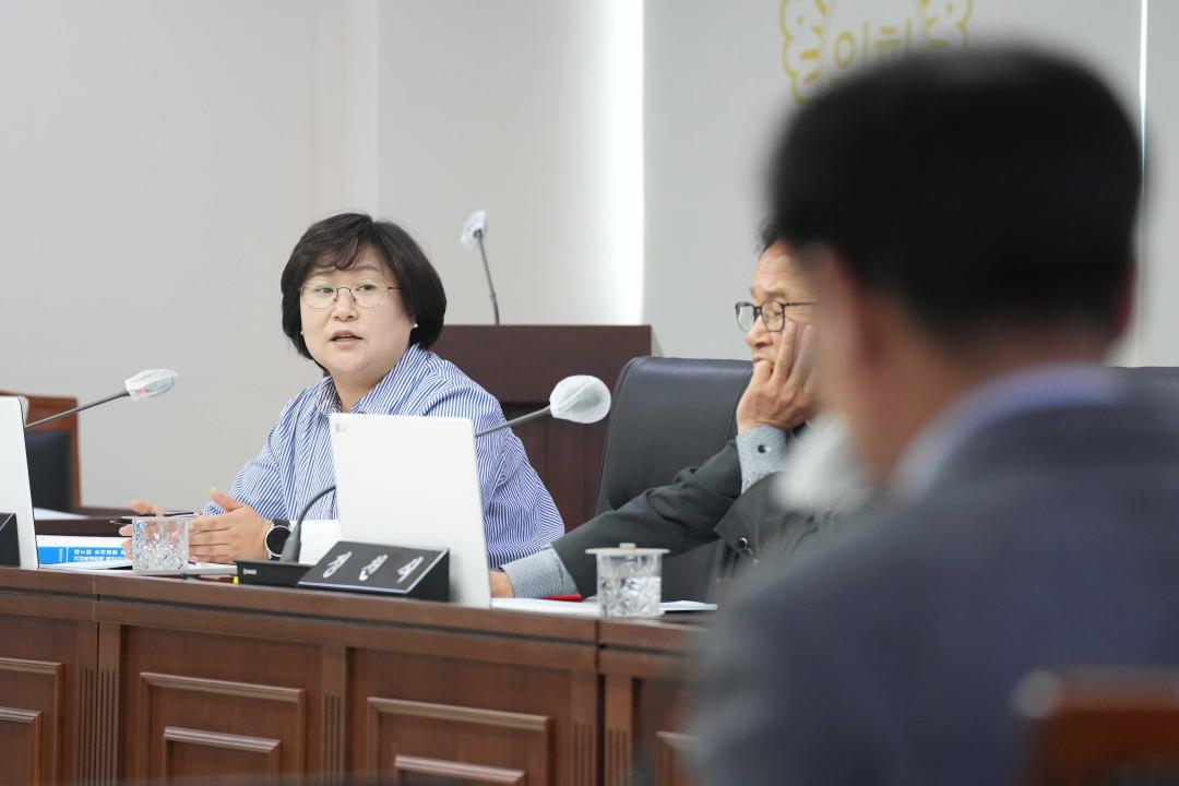 '제223회 안성시의회 임시회 제1차 조례등심사특별위원회' 게시글의 사진(16) '제223회 안성시의회 임시회 제1차 조례등심사특별위원회' 게시글의 사진(16)