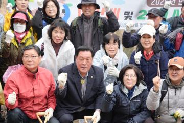 중앙산악회 서운산 나무심기 행사